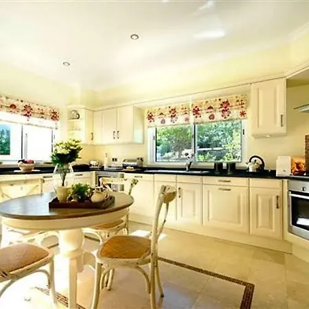 Vale Do Lobo Sleeps 8 Pool Air Con Wifi *
